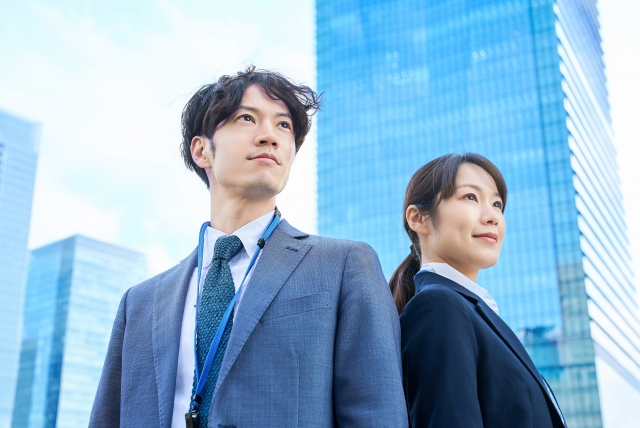 働く男性と女性