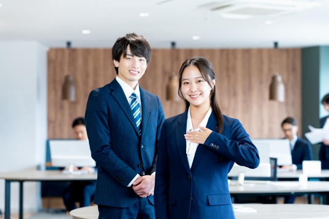 働く男性と女性